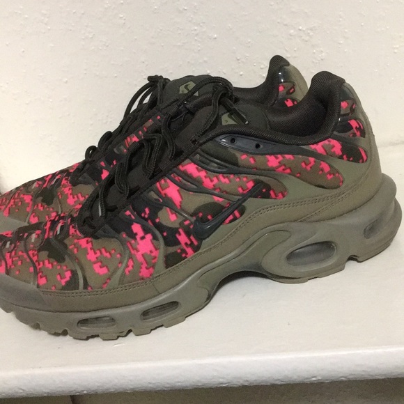 air max plus neutral olive